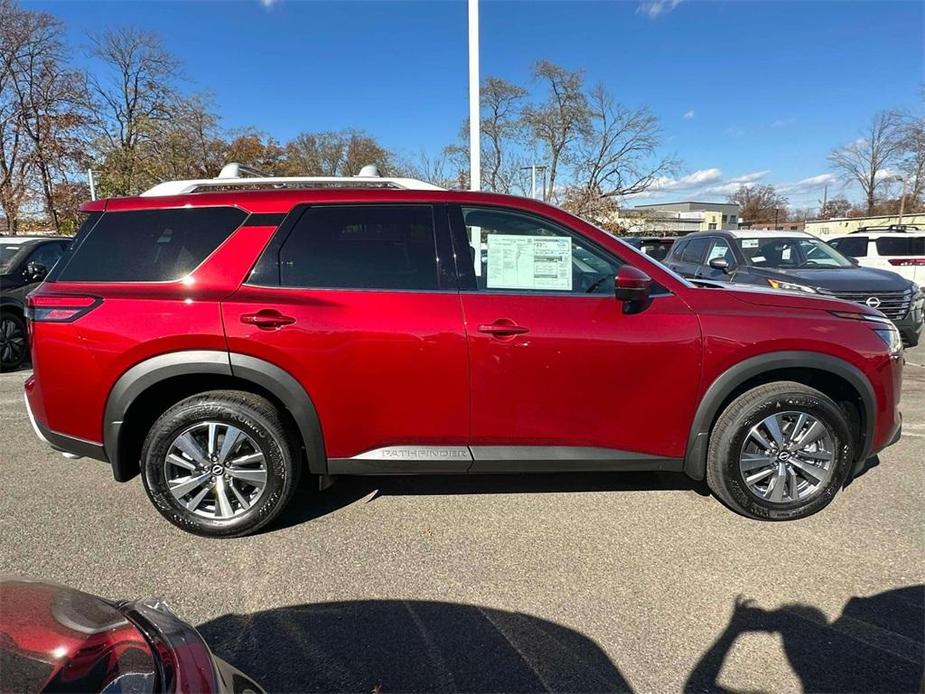 new 2025 Nissan Pathfinder car, priced at $48,035