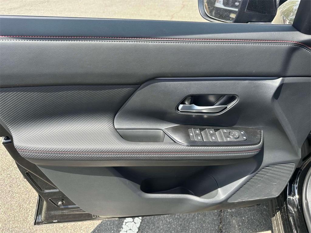 new 2025 Nissan Kicks car, priced at $29,530