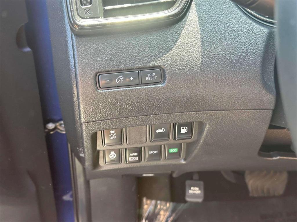 used 2018 Nissan Rogue car, priced at $23,900