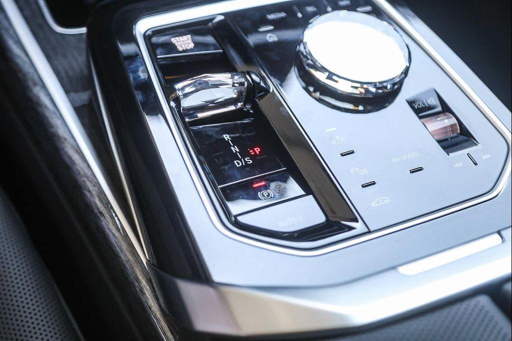 new 2025 BMW 760 car, priced at $139,025