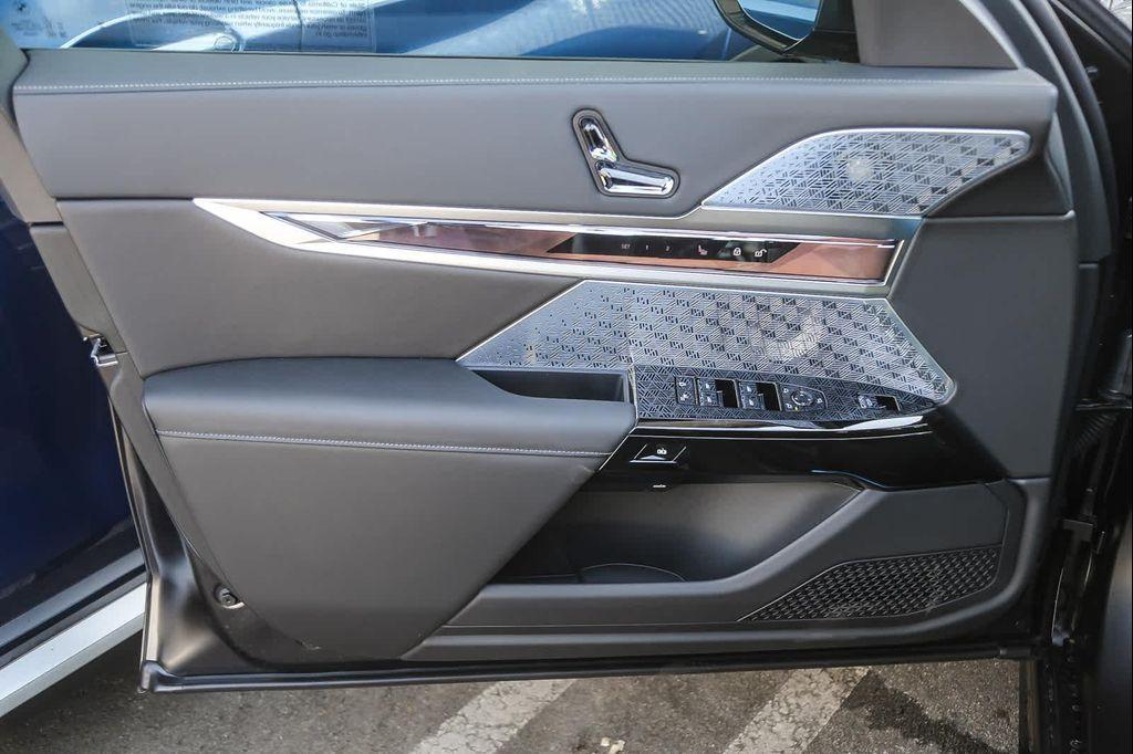 new 2025 BMW 760 car, priced at $139,025