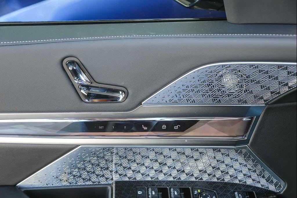 new 2025 BMW 760 car, priced at $132,025