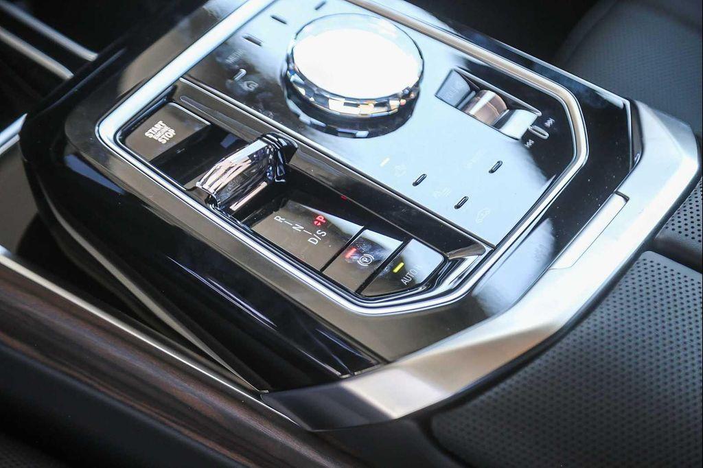 new 2025 BMW 760 car, priced at $132,025