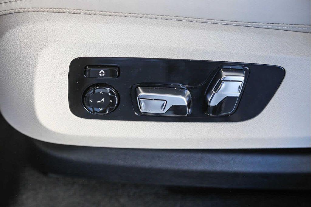 new 2025 BMW ALPINA XB7 car, priced at $157,645