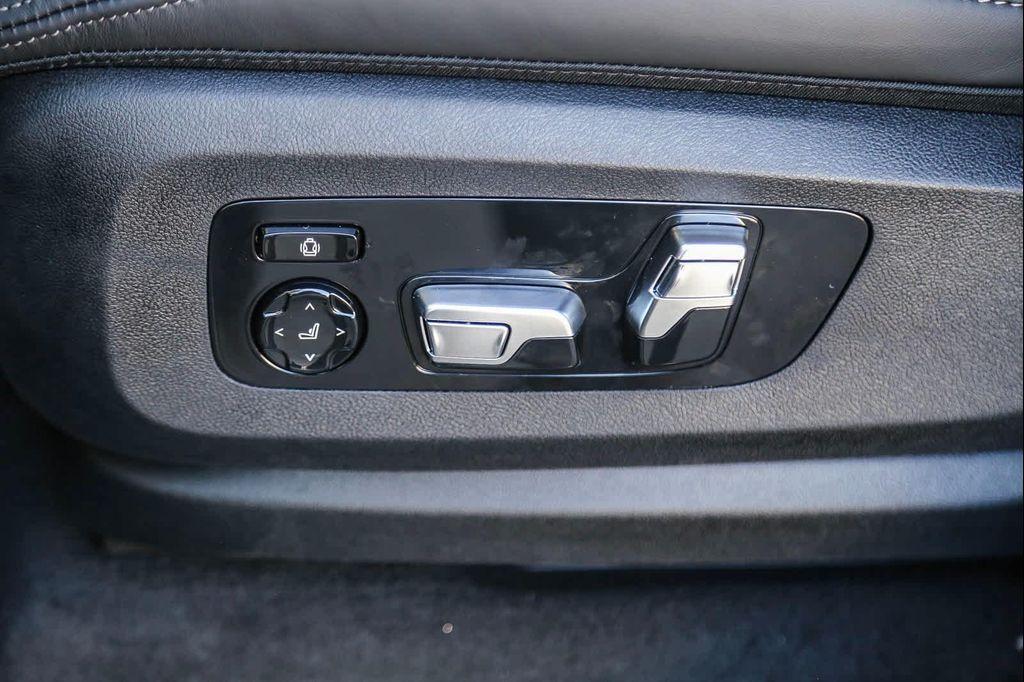 new 2025 BMW X7 car, priced at $157,645