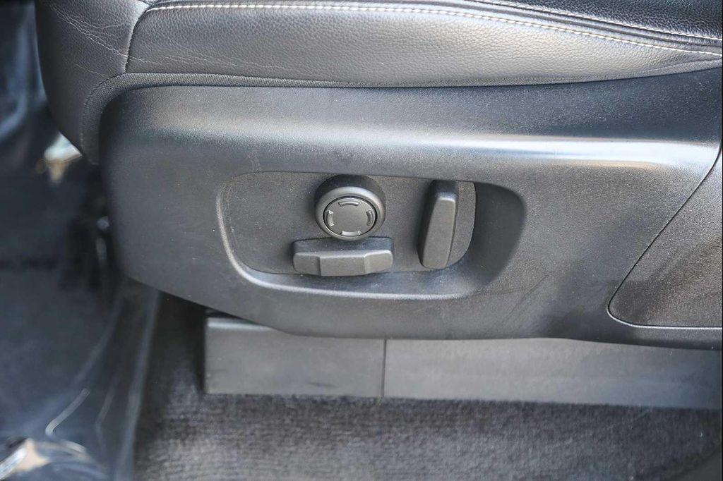 used 2021 Land Rover Discovery car, priced at $32,771