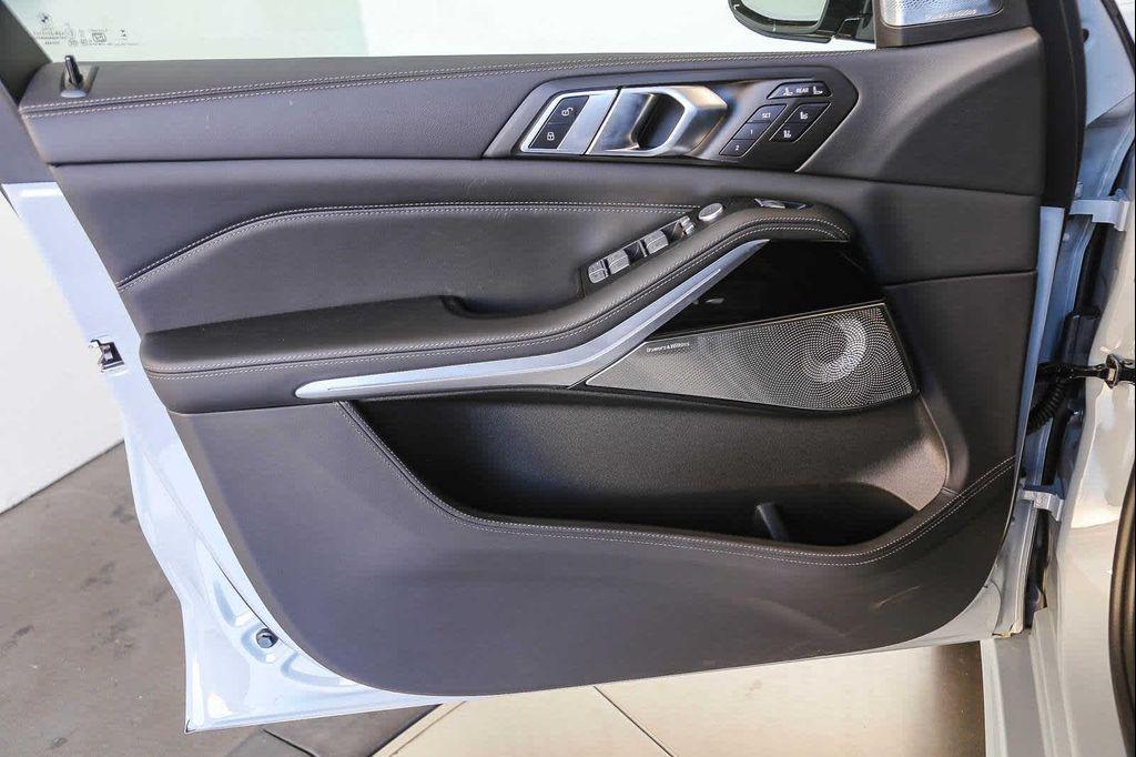 new 2025 BMW X7 car, priced at $159,145