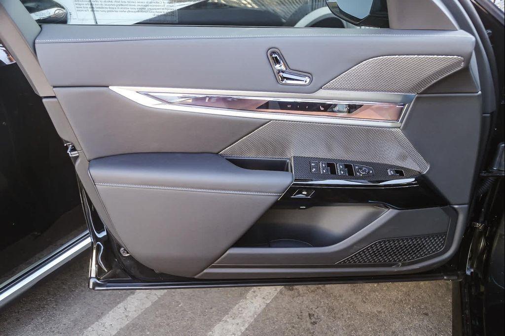 new 2026 BMW i7 car, priced at $129,930
