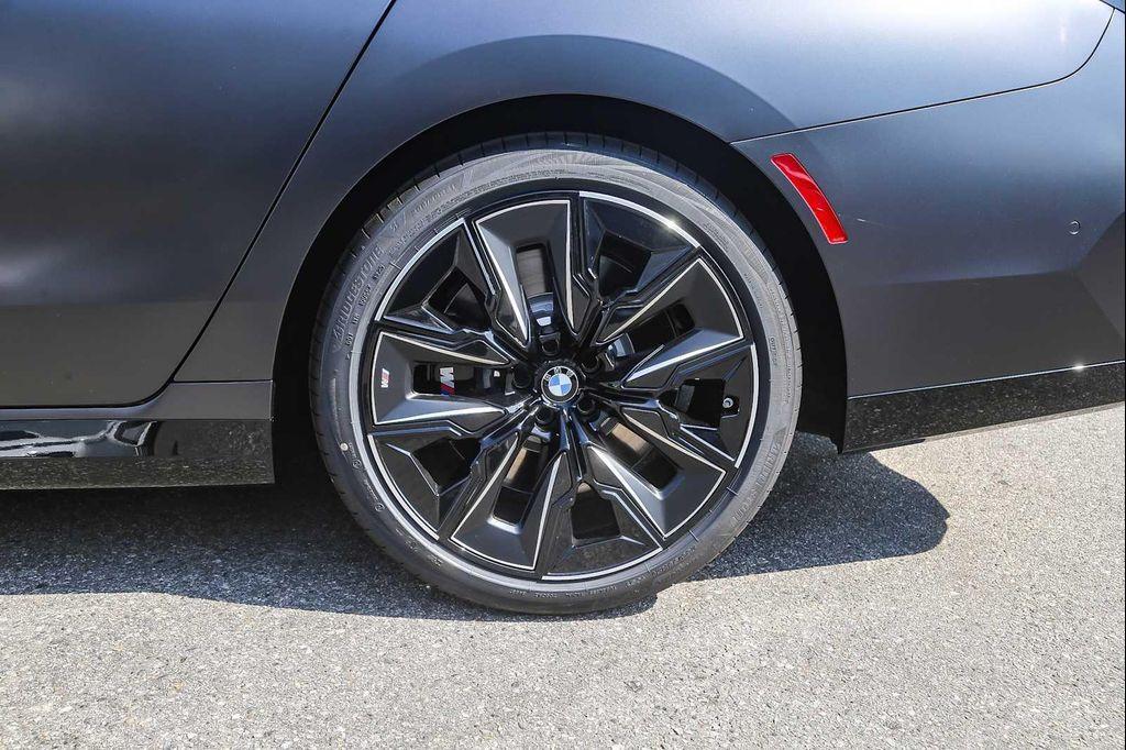 new 2025 BMW 760 car, priced at $137,025