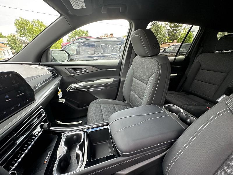 new 2025 Chevrolet Traverse car, priced at $43,865