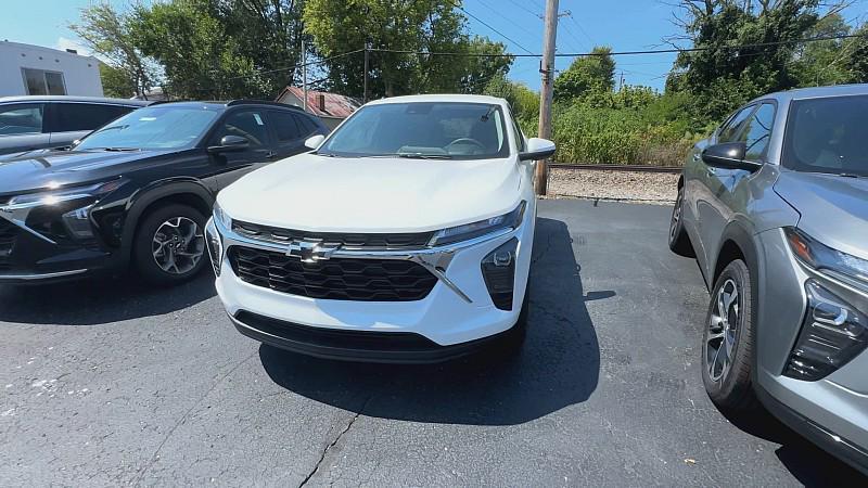 new 2025 Chevrolet Trax car, priced at $23,920