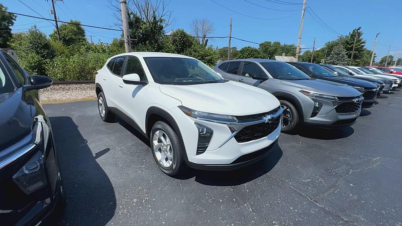 new 2025 Chevrolet Trax car, priced at $23,920