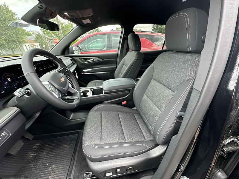 new 2025 Chevrolet Traverse car, priced at $45,244