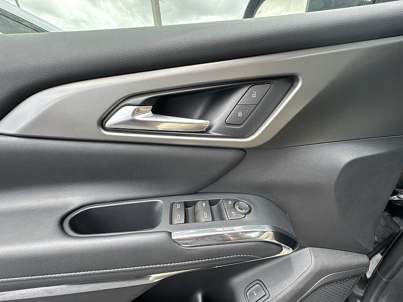 new 2025 Chevrolet Traverse car, priced at $45,244