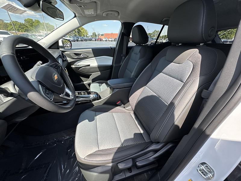 new 2025 Chevrolet Trax car, priced at $26,059