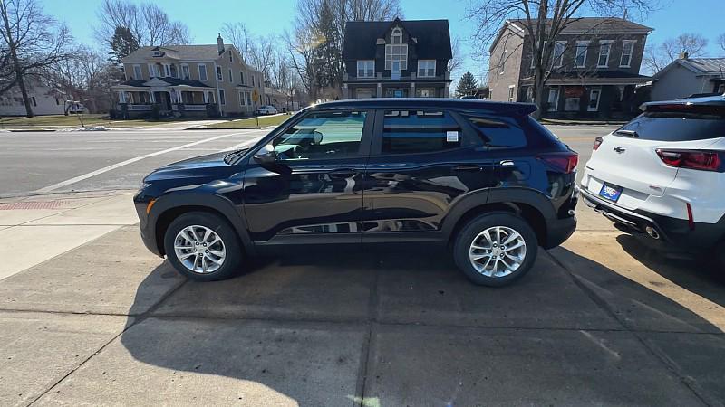 new 2025 Chevrolet TrailBlazer car, priced at $26,180