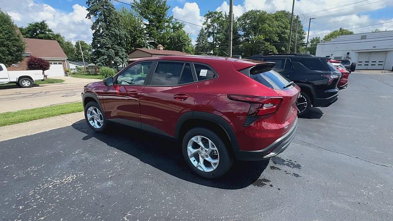 new 2025 Chevrolet Trax car, priced at $23,920