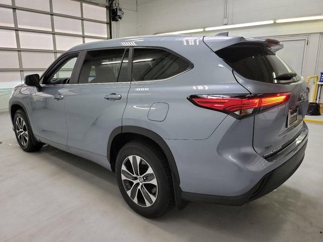 used 2023 Toyota Highlander car, priced at $39,100