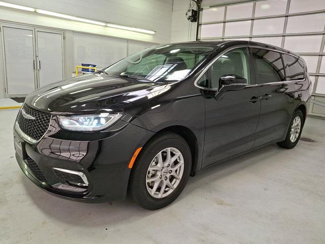 used 2024 Chrysler Pacifica car, priced at $29,600