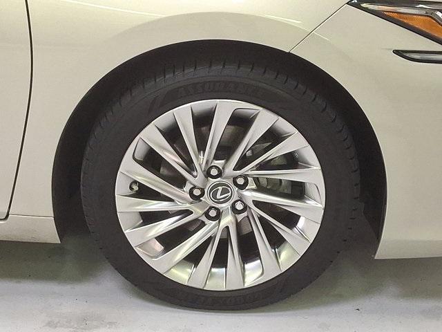 used 2019 Lexus ES 300h car, priced at $32,800