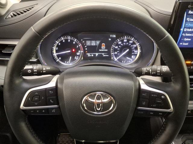 used 2022 Toyota Highlander car, priced at $41,800