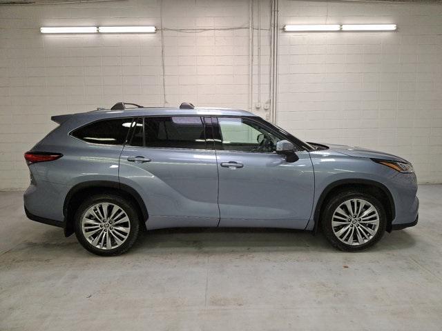 used 2022 Toyota Highlander car, priced at $41,800