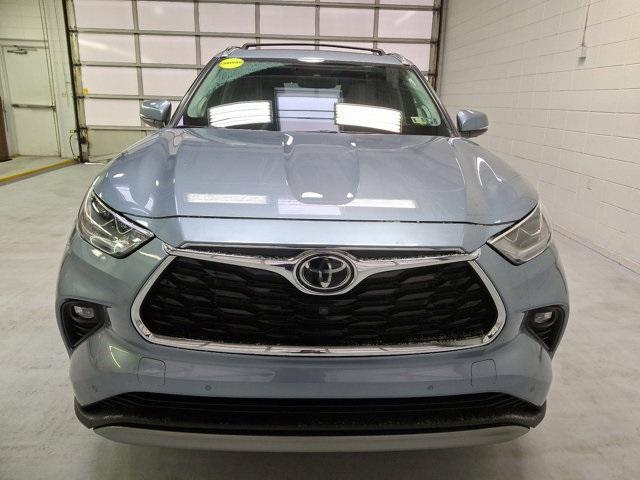 used 2022 Toyota Highlander car, priced at $41,800