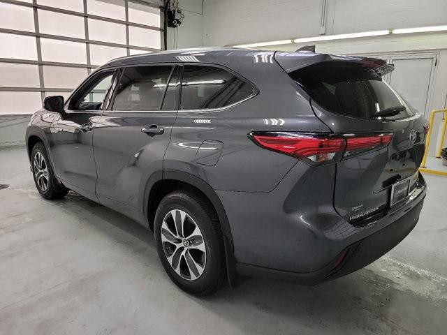 used 2021 Toyota Highlander Hybrid car, priced at $36,800