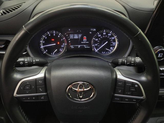 used 2022 Toyota Highlander car, priced at $37,700