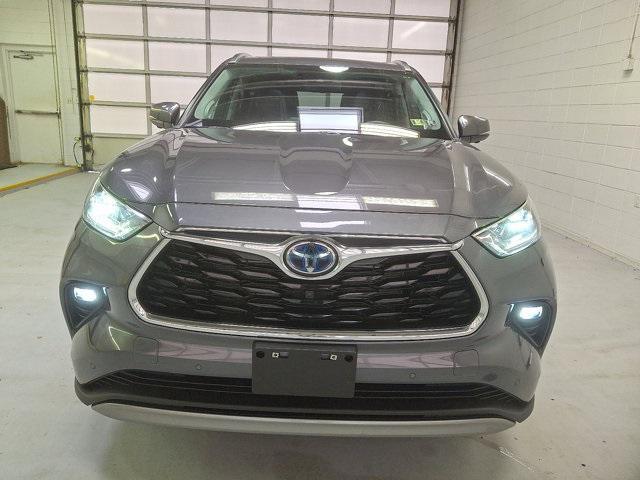 used 2024 Toyota Highlander Hybrid car, priced at $56,001