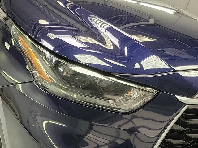 used 2021 Toyota Highlander Hybrid car, priced at $33,400