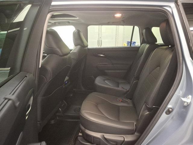 used 2020 Toyota Highlander Hybrid car, priced at $30,800