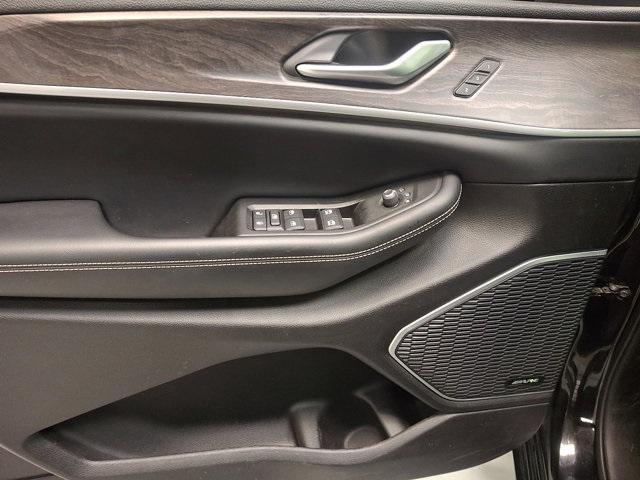 used 2024 Jeep Grand Cherokee car, priced at $32,600