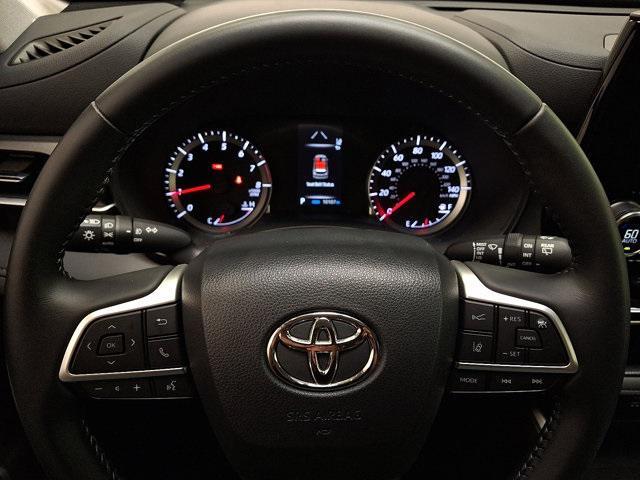 used 2022 Toyota Highlander car, priced at $33,900