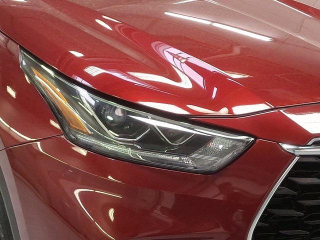 used 2021 Toyota Highlander Hybrid car, priced at $39,800