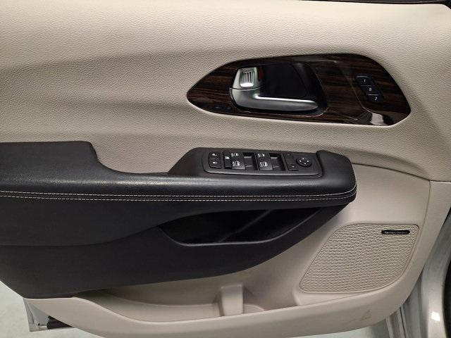 used 2022 Chrysler Pacifica car, priced at $33,400