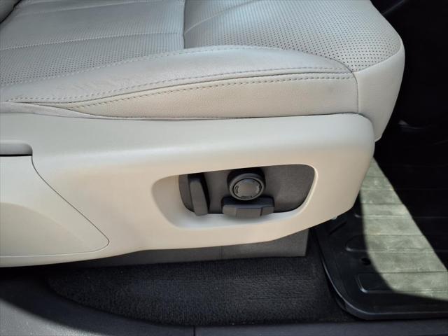used 2019 Land Rover Discovery car, priced at $24,994