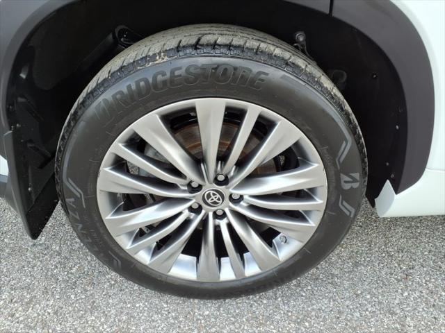 used 2022 Toyota Highlander Hybrid car, priced at $44,484
