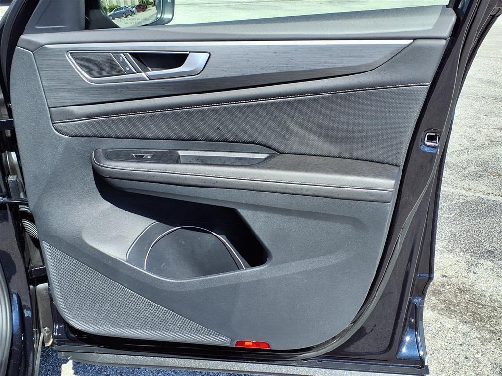 used 2025 Volkswagen Atlas Cross Sport car, priced at $32,997