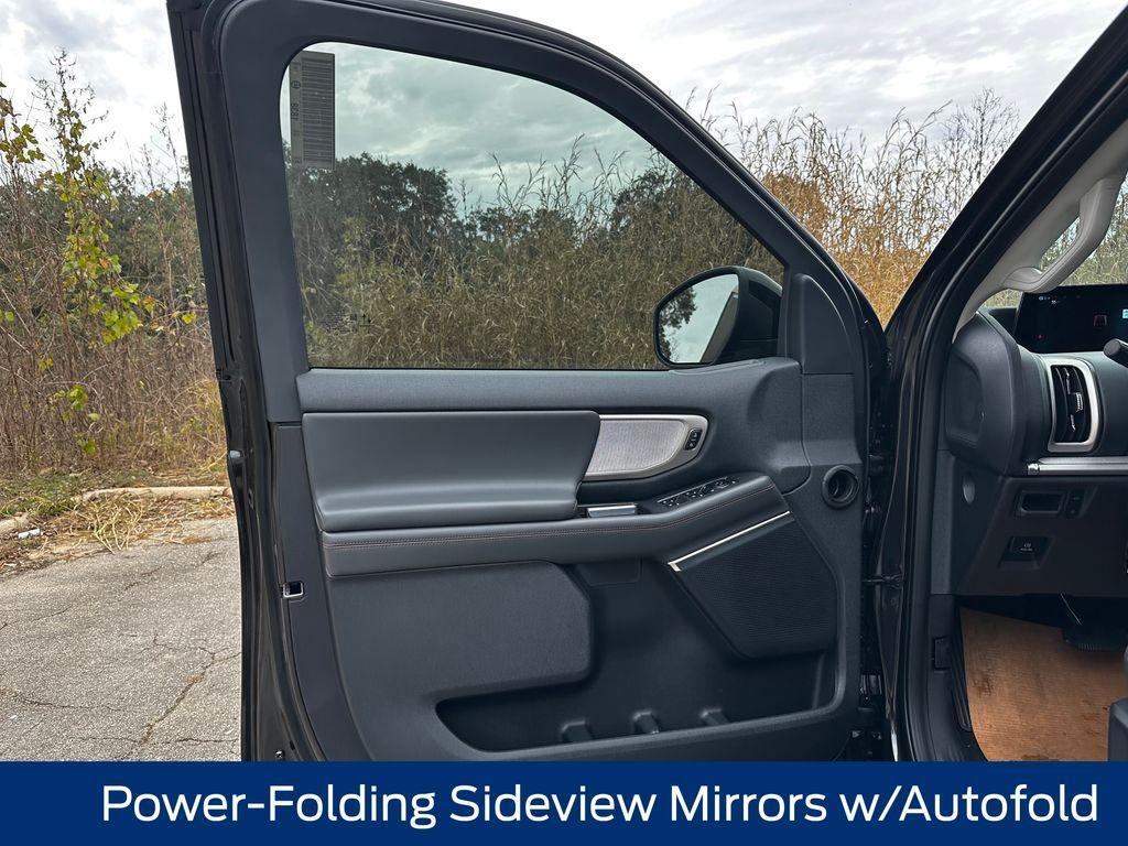 new 2025 Ford Expedition car, priced at $69,985