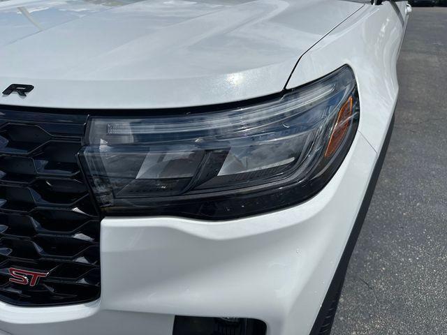 new 2025 Ford Explorer car, priced at $60,025