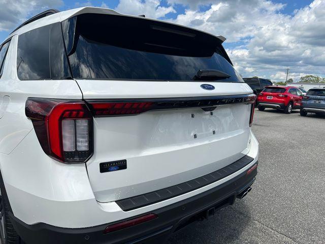 new 2025 Ford Explorer car, priced at $60,025