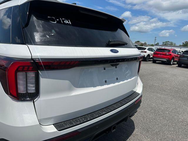 new 2025 Ford Explorer car, priced at $60,025