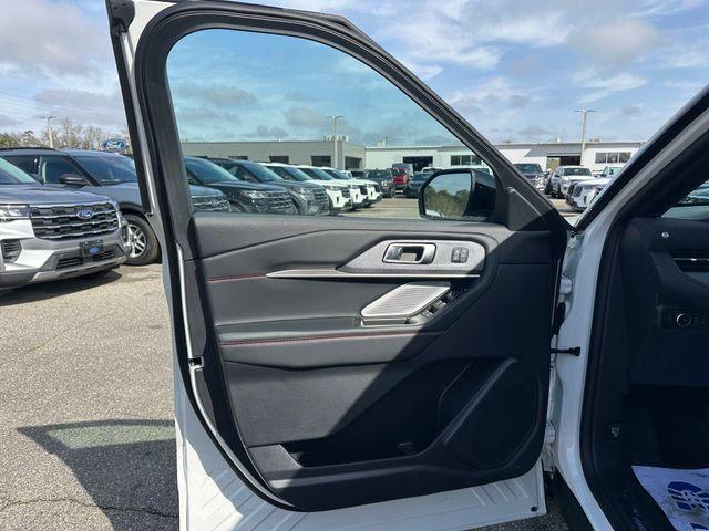 new 2025 Ford Explorer car, priced at $51,699