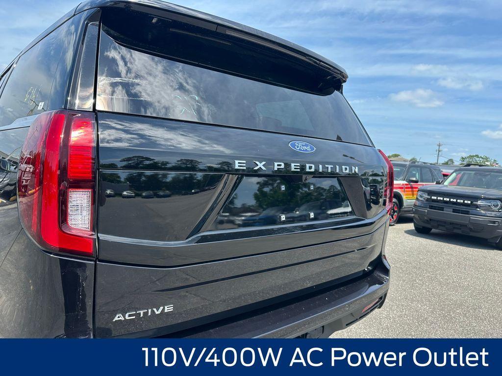 new 2025 Ford Expedition car, priced at $66,926