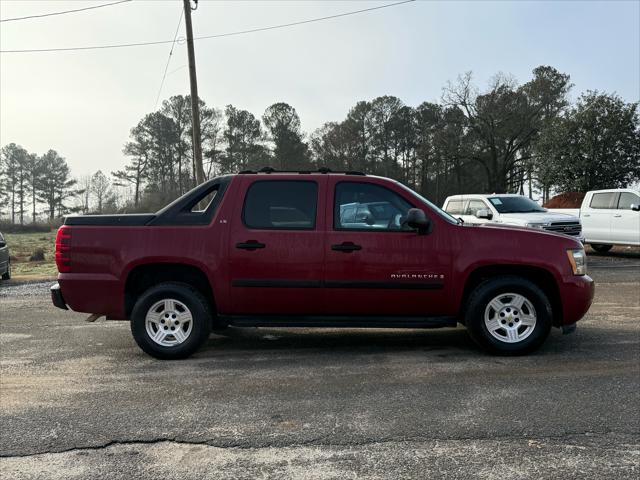 used 2007 Chevrolet Avalanche car, priced at $7,999