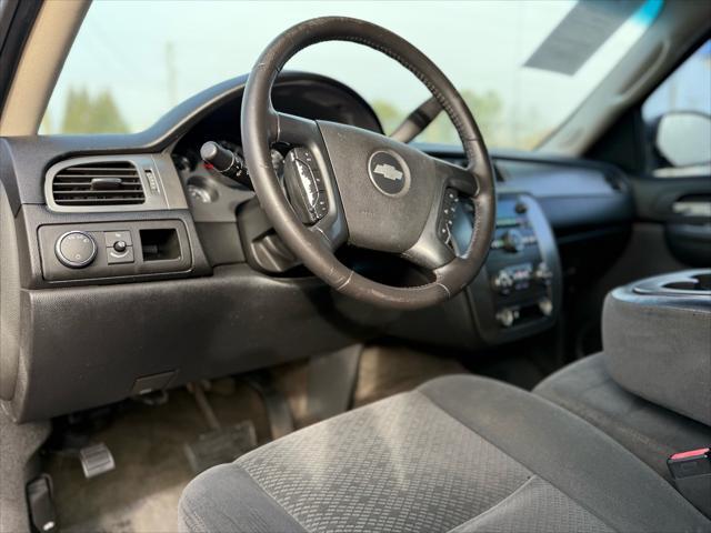 used 2007 Chevrolet Avalanche car, priced at $7,999