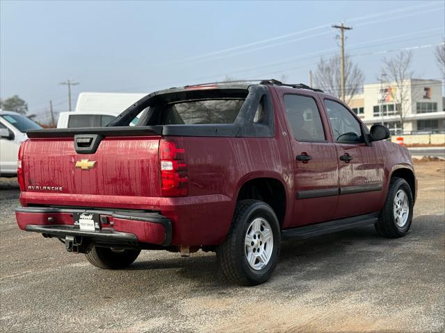 used 2007 Chevrolet Avalanche car, priced at $7,999