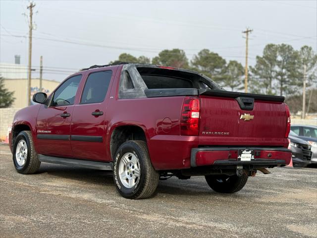 used 2007 Chevrolet Avalanche car, priced at $7,999