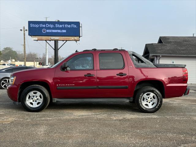 used 2007 Chevrolet Avalanche car, priced at $7,999